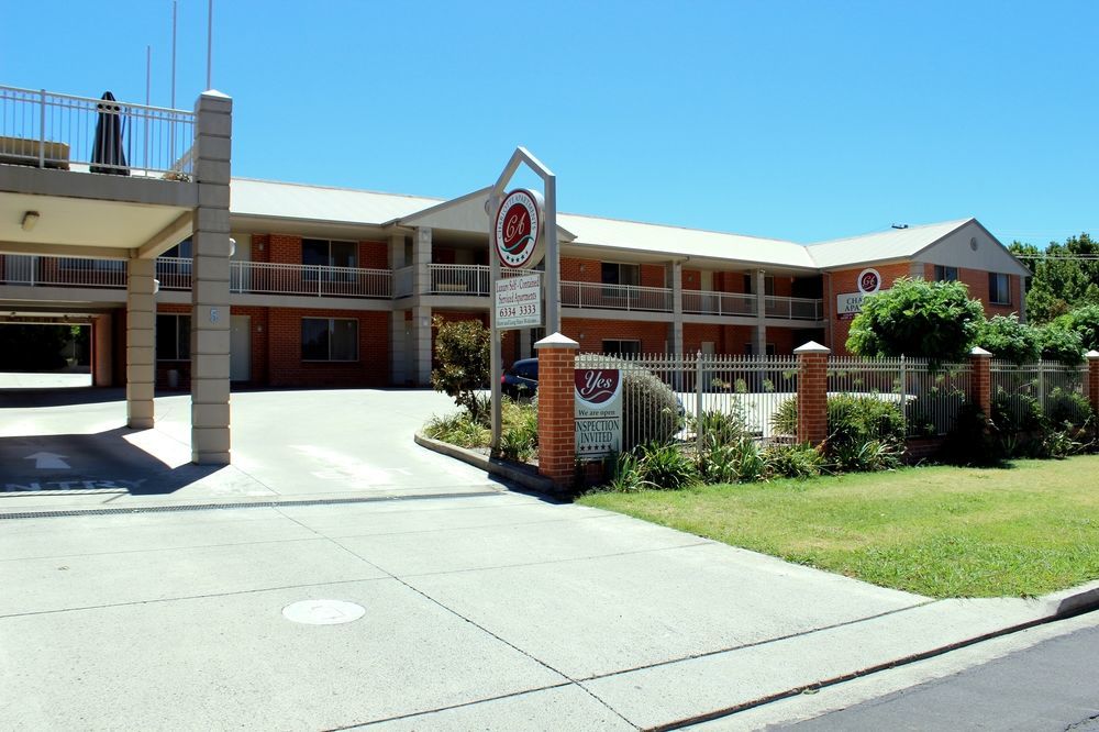 Charlotte Apartments Батърст Екстериор снимка