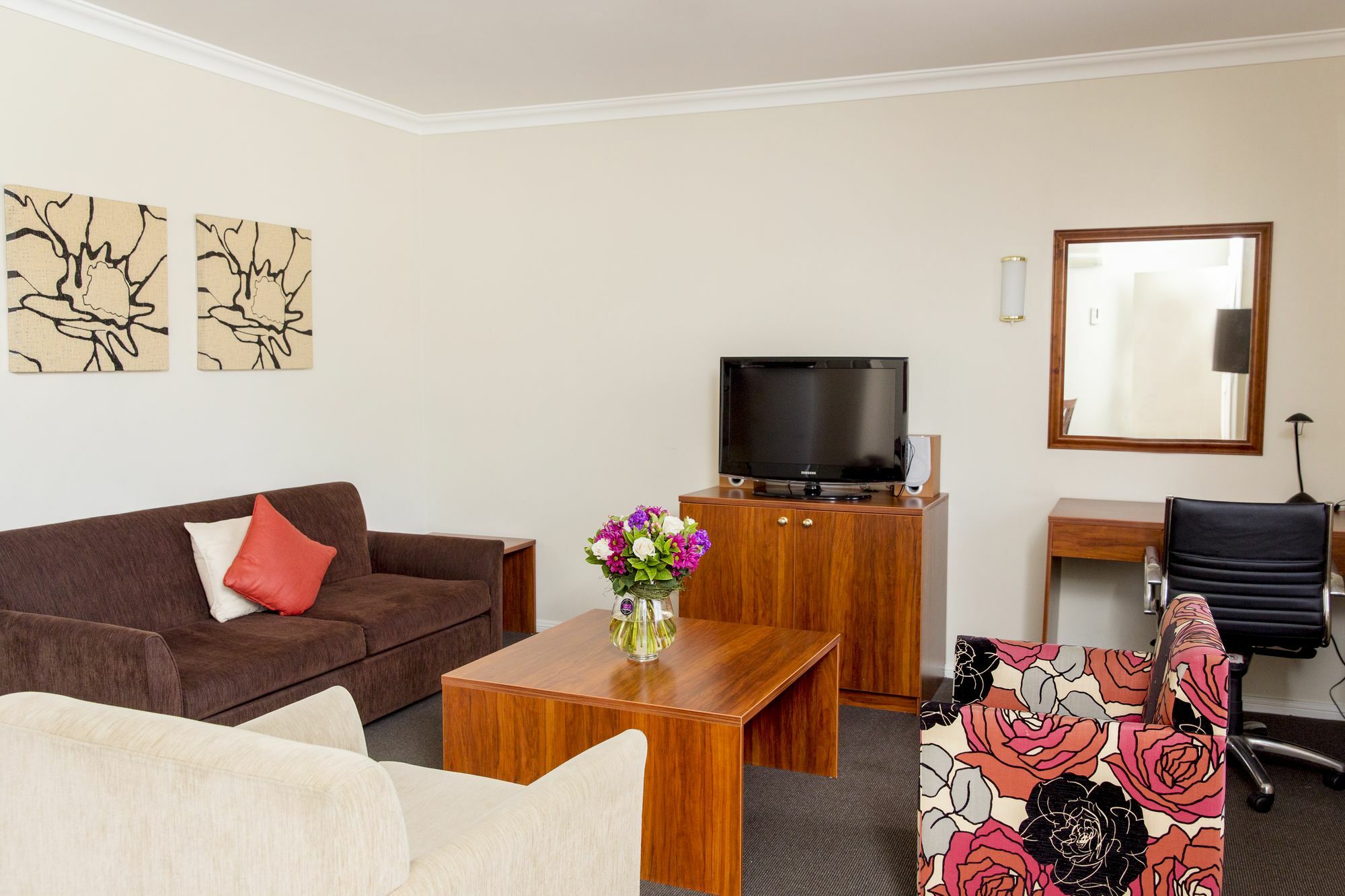 Charlotte Apartments Батърст Екстериор снимка