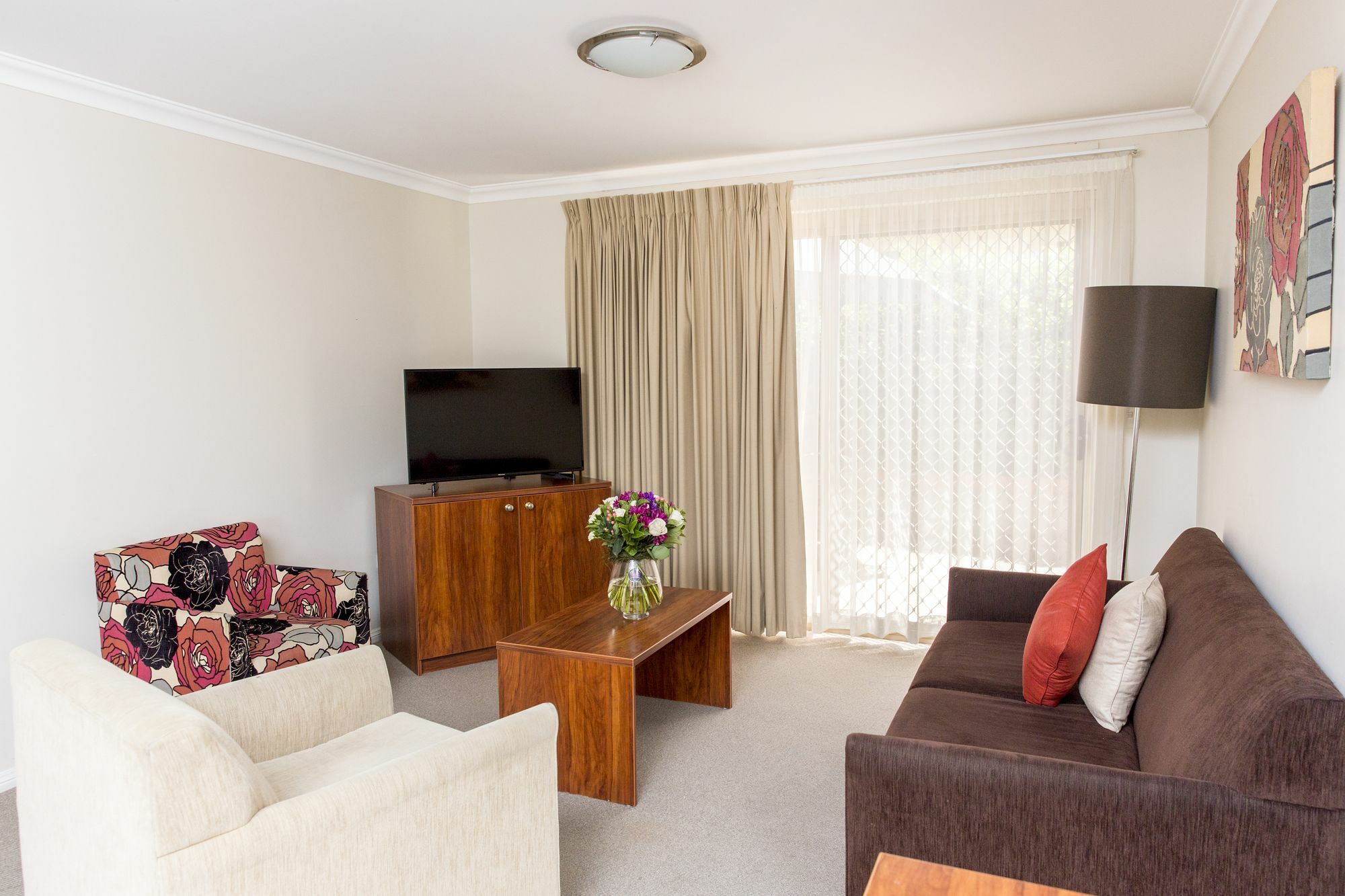 Charlotte Apartments Батърст Екстериор снимка