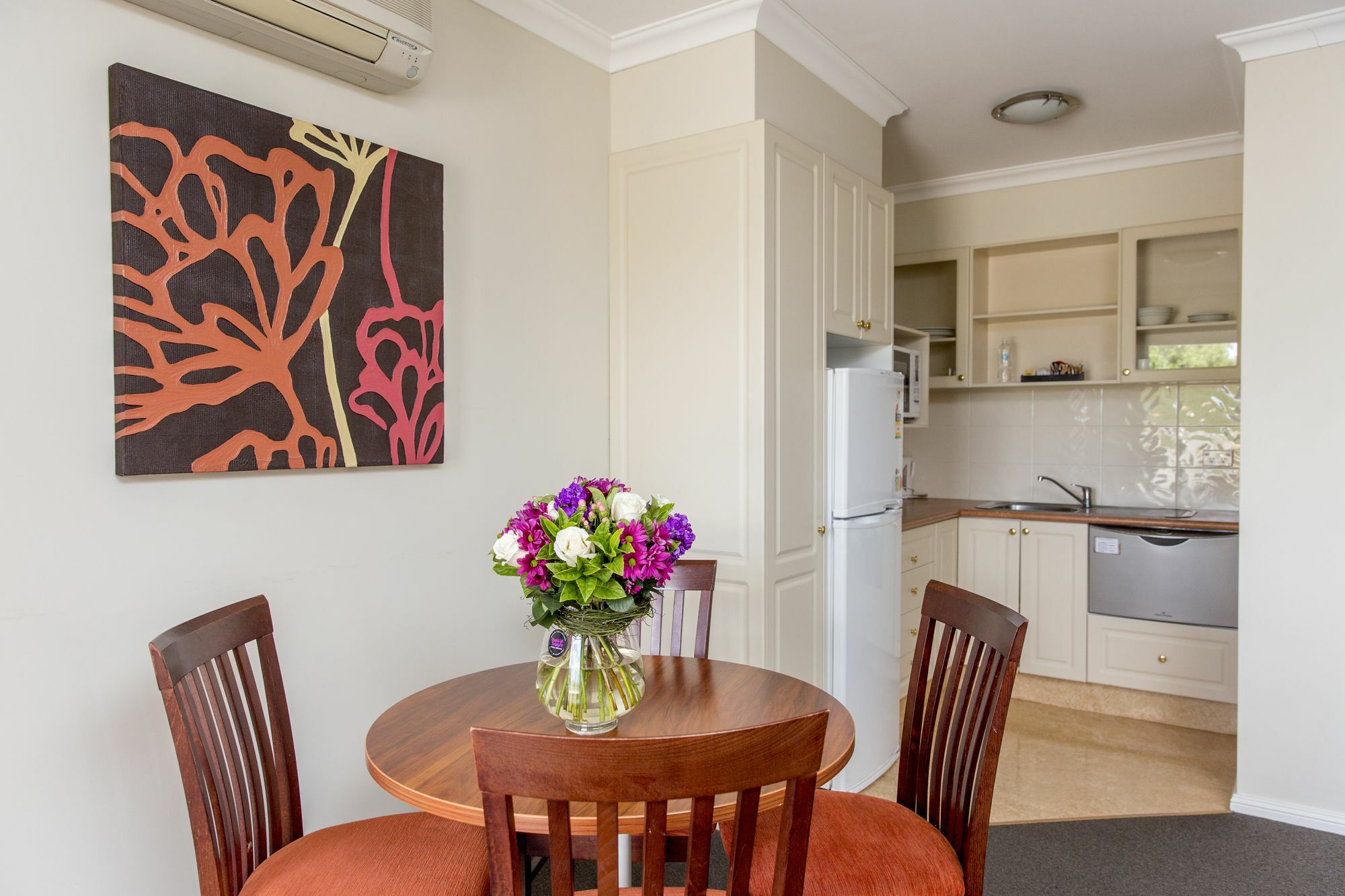 Charlotte Apartments Батърст Екстериор снимка