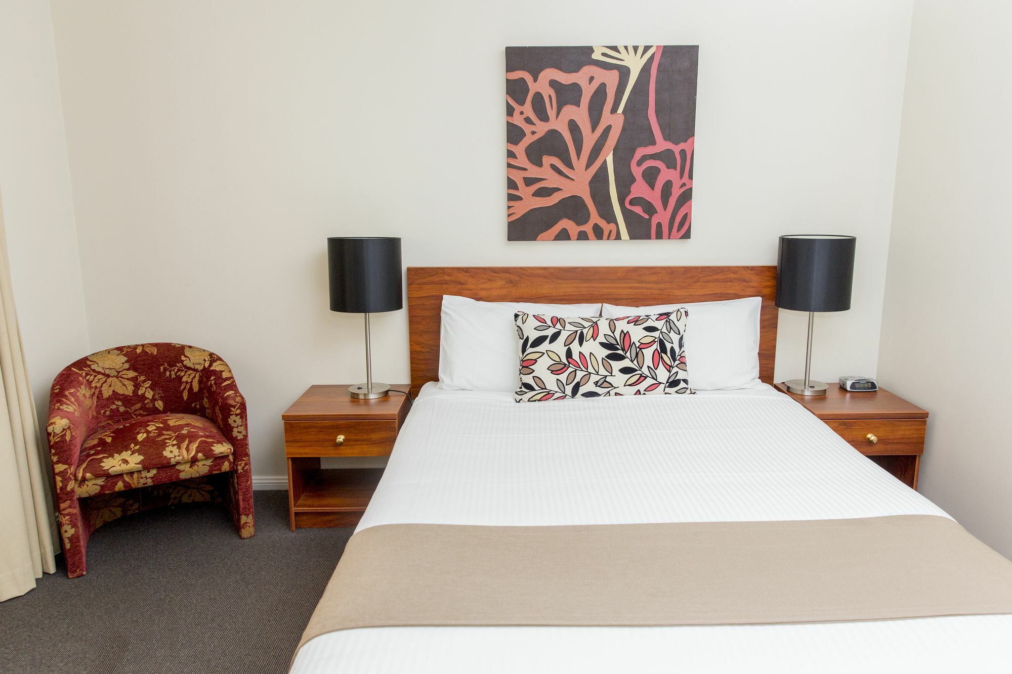 Charlotte Apartments Батърст Екстериор снимка