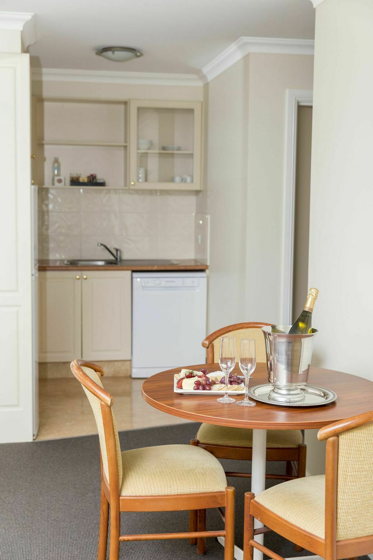 Charlotte Apartments Батърст Екстериор снимка